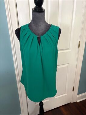 New York & Company Emerald Green Pleated Keyhole Sleeveless Blouse